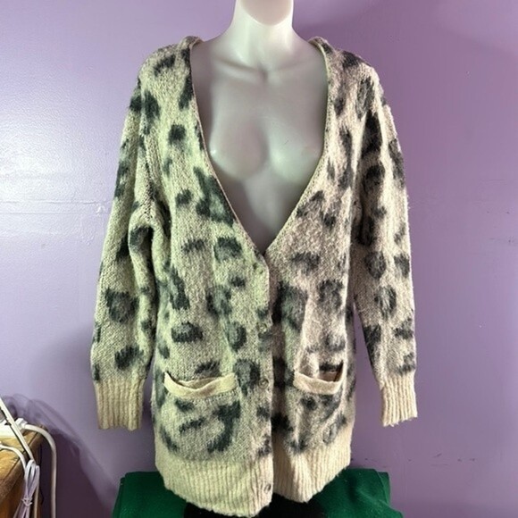 Free People Small Gray Black Animal Print Cardigan Sweater Acrylic - Picture 1 of 4